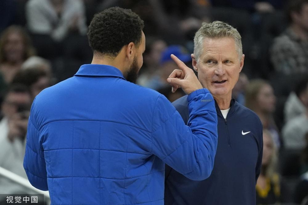 在篮下与中 在篮下与中